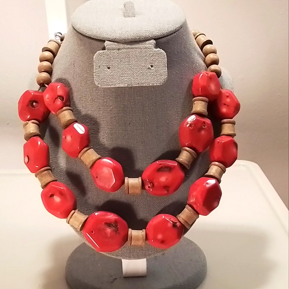 Chunky red/tan Beaded necklace